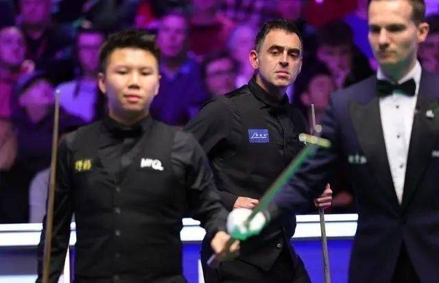 都比龙泽煌, 手牵着走