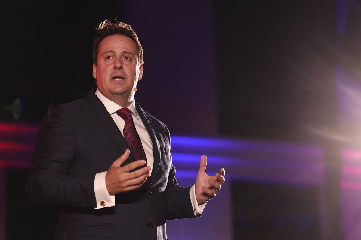 罗切, 业化程度, 年十月亮相 罗切, 业化程度, 年十月亮相